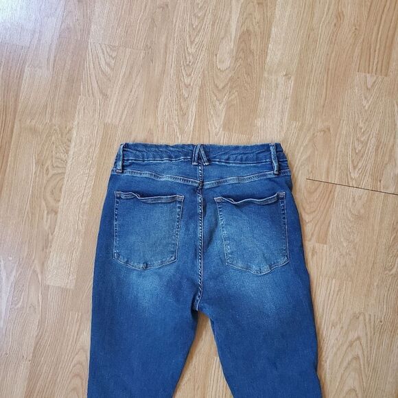 🌹 GOOD AMERICAN 🌹 Good Waist Raw Edge Skinny Jeans - [Size 28] - Picture 6 of 13